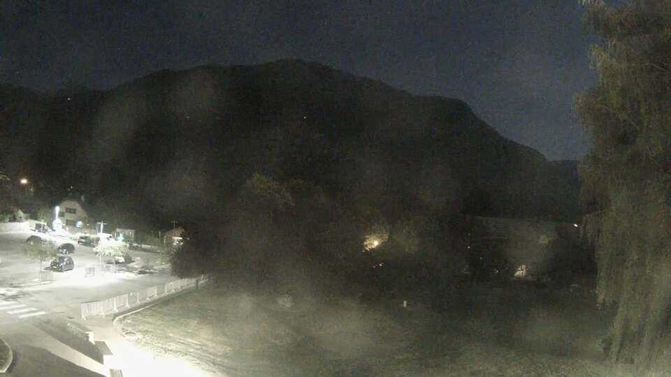 Webcam au niveau de la mairie du village du Bourg d'Oisans, aux pieds de l'Alpe d'Huez et aux portes du parc des Écrins