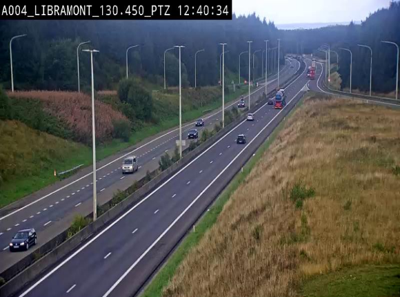 Webcam E411 à hauteur de la sortie 25 de Libramont menant vers Bouillon, Sedan et Reims via la N89. Vue orientée vers Bruxelles