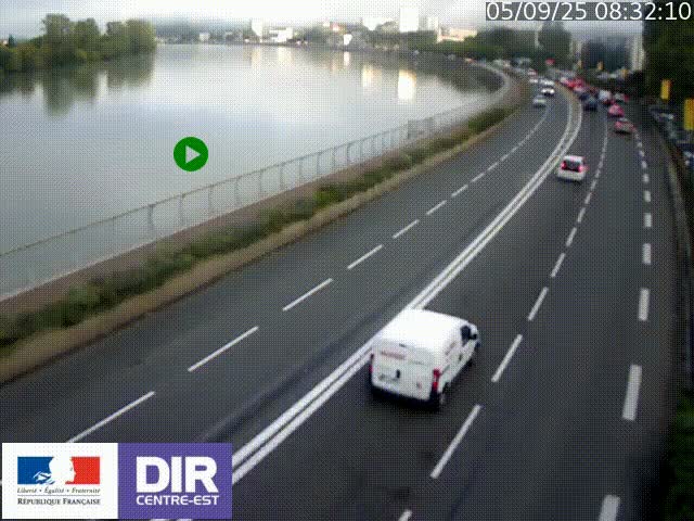 Webcam sur le quai Parjot à Vienne, aux Portes de Lyon, sur la Nationale 7, à la jonction avec le boulevard du Rhône-nord (D1407), caméra orientée vers Lyon