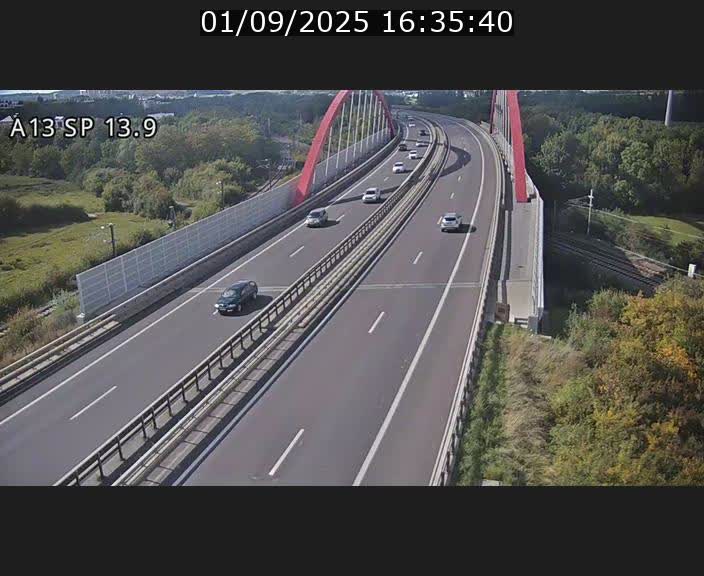 Traffic live webcam Luxembourg Kayl - A13 direction Esch-sur-Alzette/Luxembourg-ville - BK 13.9