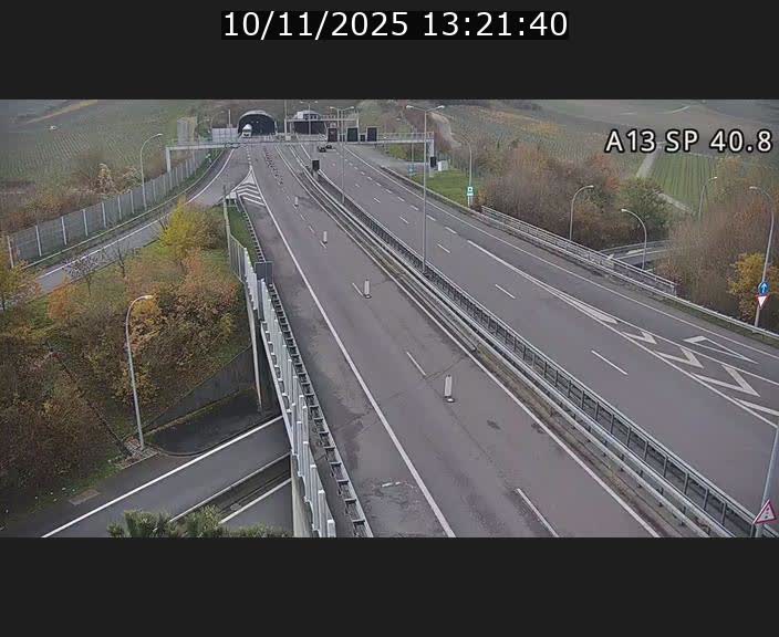 Webcam avec vue sur l'entrée côté allemand du tunnel Markusbierg à Schengen. Vue orientée vers le tunnel et Bettembourg