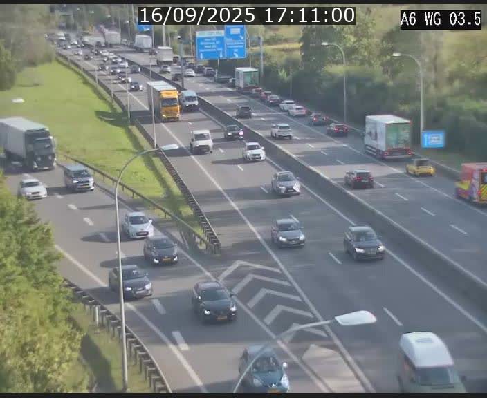 Traffic live webcam Luxembourg - Croix de Cessange - A6 - BK 3.5 - direction France/Allemagne