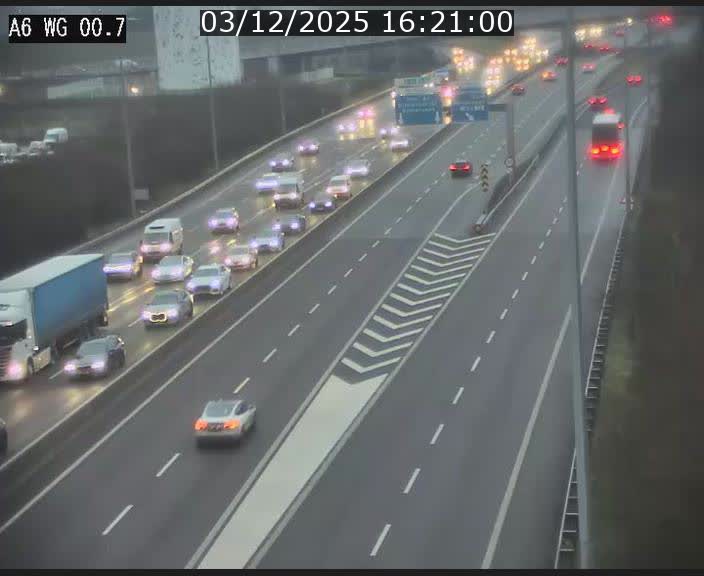 Traffic live webcam Luxembourg Croix de Cessange - A6 - BK 0.7 - direction A3 France