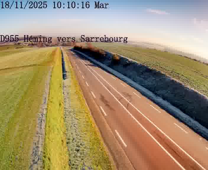 Caméra routière située sur D955 (France) à Heming, orientée vers Sarrebourg, surveillant en continu la circulation locale et régionale.