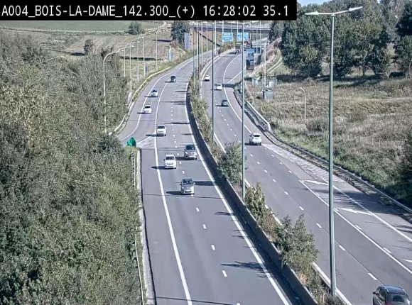 Webcam située entre la sortie 29 Neufchâteau et la jonction avec l'E25 en direction de Liège et Luxembourg