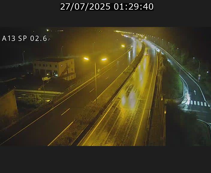 Traffic live webcam Luxembourg Sanem - A13 direction Pétange - BK 2.6