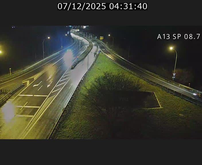 Traffic live webcam Luxembourg Jonction Lankelz - A13 direction Pétange - BK 8.7 