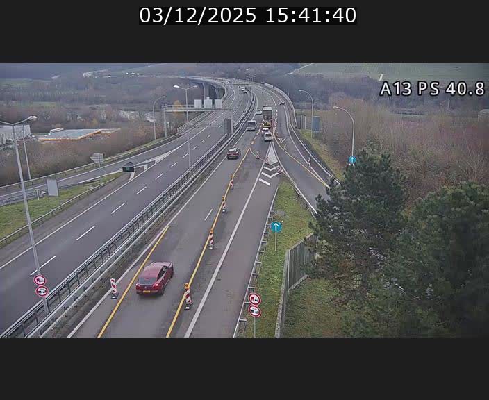 Webcam autoroute A13 à la sortie est du tunnel Markusbierg à Schengen. Vue sur le pont de la Moselle, vers l'Allemagne