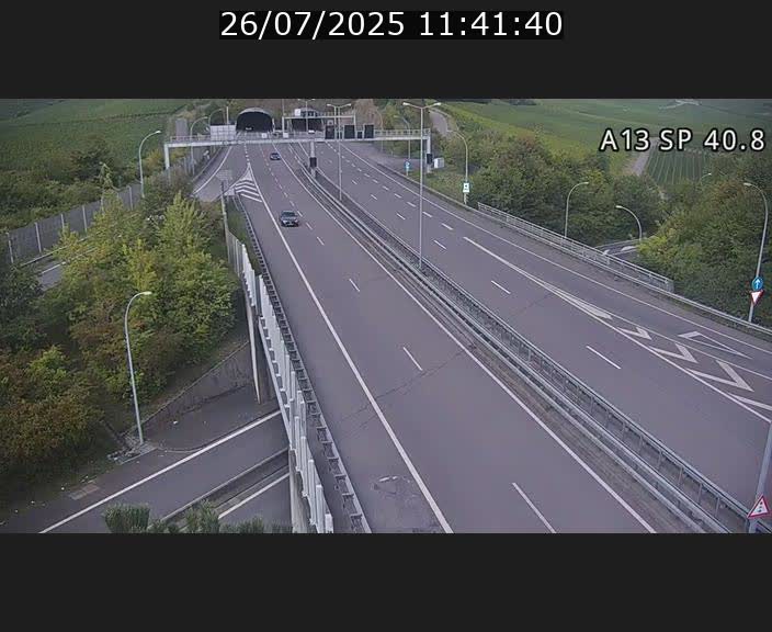 Webcam avec vue sur l'entrée côté allemand du tunnel Markusbierg à Schengen. Vue orientée vers le tunnel et Bettembourg