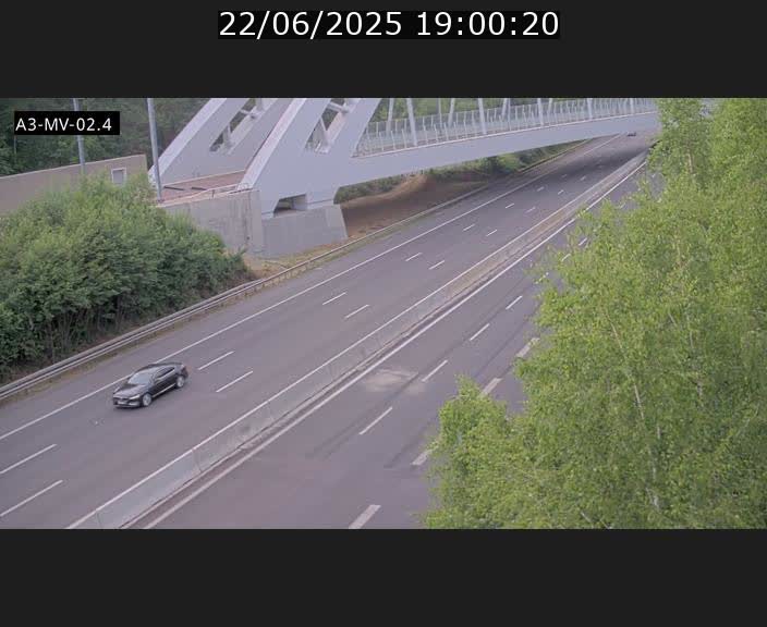 Webcam autoroute de la France (A3) au Luxembourg à Fentange, à proximité de la Croix de Gasperich. Vue orientée vers la Cloche d'Or
