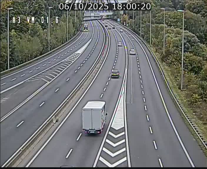 Traffic live webcam Luxembourg - Croix de Gasperich - A3 - BK 1.6 - direction France/Aire de Berchem