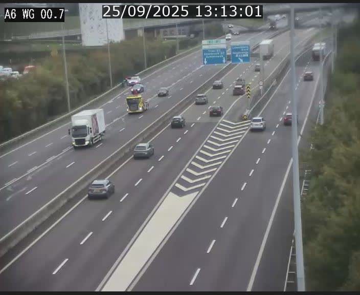 Traffic live webcam Luxembourg Croix de Cessange - A6 - BK 0.7 - direction A3 France