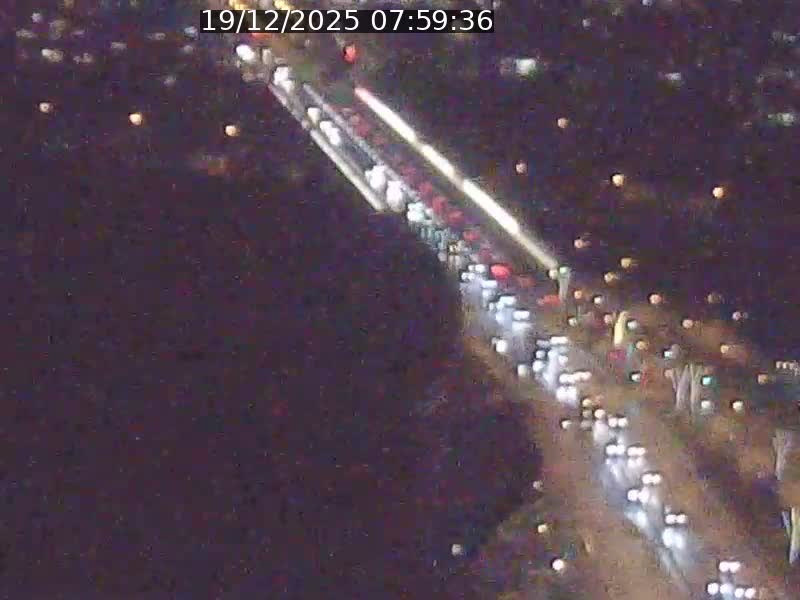 Webcam sur l'avenue John Fitzgerald Kennedy (N51) avec vue sur le Pont rouge (Pont Grande Duchesse Charlotte), l'arrêt Pfaffenthal et l'entrée du quartier Kirchberg