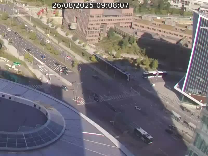 Webcam sur l'avenue John Fitzgerald Kennedy (N51) avec vue sur le Pont rouge (Pont Grande Duchesse Charlotte), l'arrêt Pfaffenthal et l'entrée du quartier Kirchberg