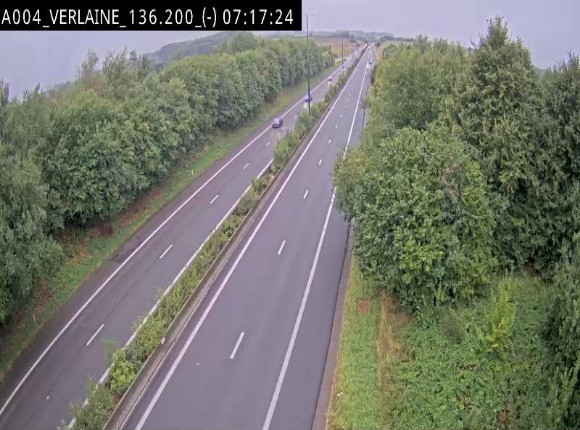 Webcam sur l'E411 à hauteur du pont surplombant la N40, à proximité de la sortie 26 Verlaine - Libramont-Chevigny. Vue orientée vers Namur