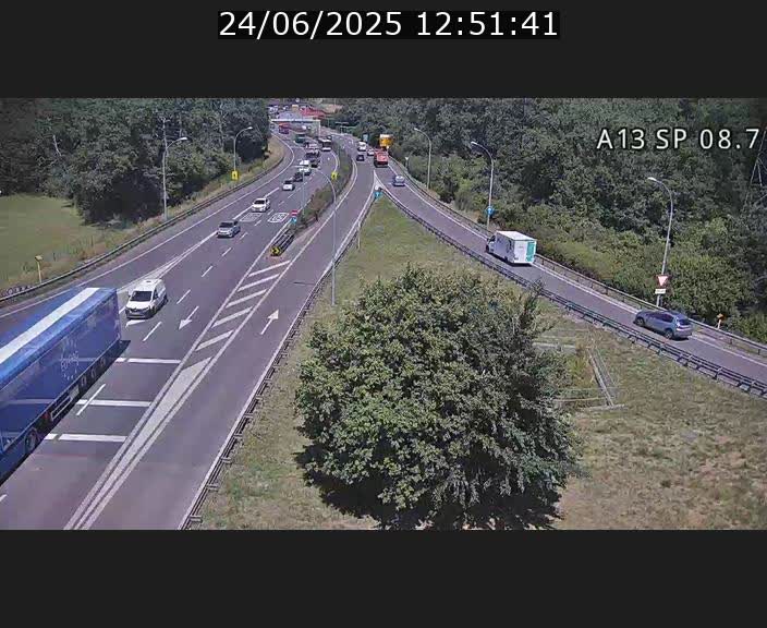 Traffic live webcam Luxembourg Jonction Lankelz - A13 direction Pétange - BK 8.7 