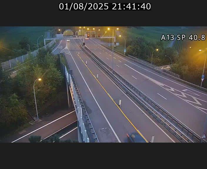 Webcam avec vue sur l'entrée côté allemand du tunnel Markusbierg à Schengen. Vue orientée vers le tunnel et Bettembourg