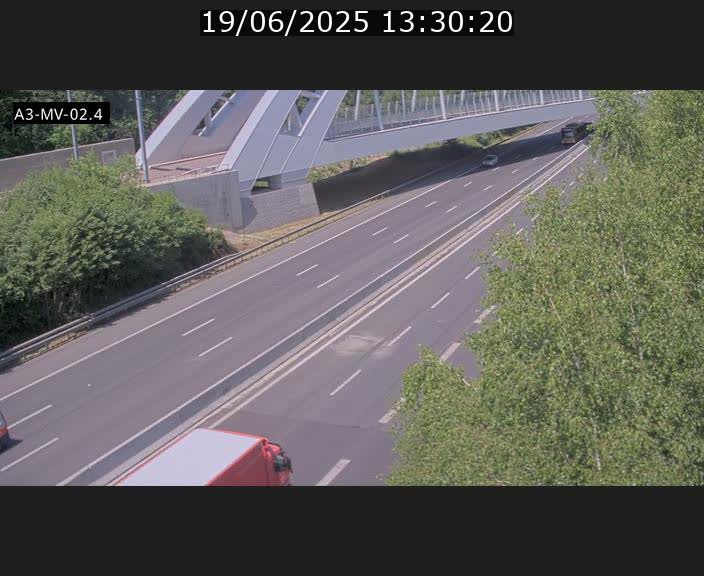Webcam autoroute de la France (A3) au Luxembourg à Fentange, à proximité de la Croix de Gasperich. Vue orientée vers la Cloche d'Or