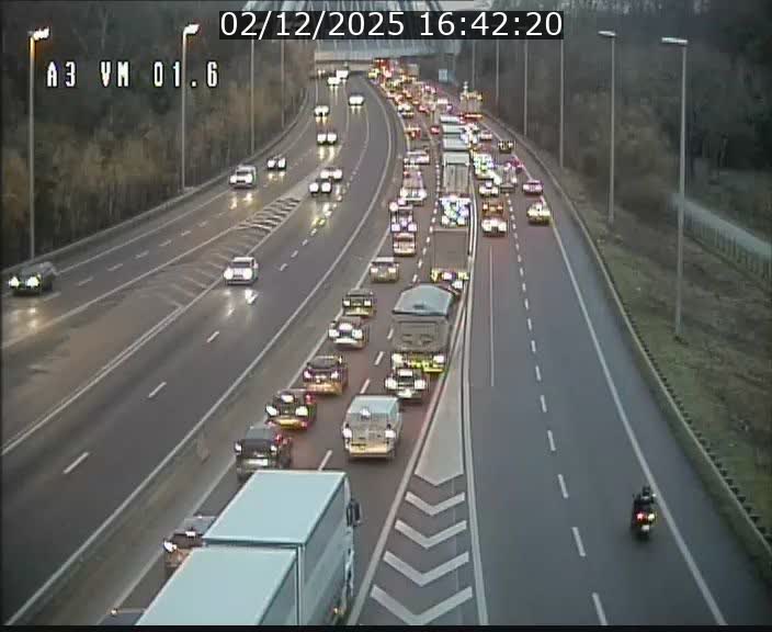Traffic live webcam Luxembourg - Croix de Gasperich - A3 - BK 1.6 - direction France/Aire de Berchem