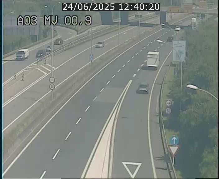 Traffic live webcam Luxembourg Croix de Gasperich - A3 - BK 0.4 - direction Luxembourg
