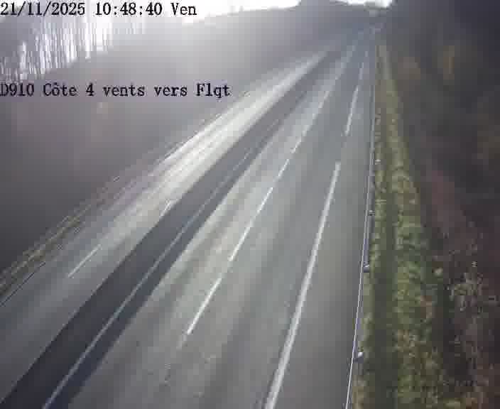 Webcam sur la D910 située dans la Côte des 4 vents. Vue orientée vers le haut de la côte, vers Faulquemont