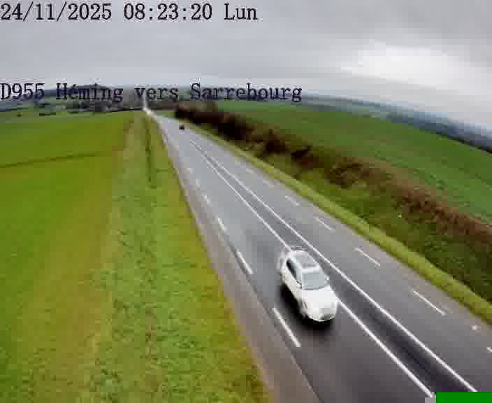 Caméra routière située sur D955 (France) à Heming, orientée vers Sarrebourg, surveillant en continu la circulation locale et régionale.