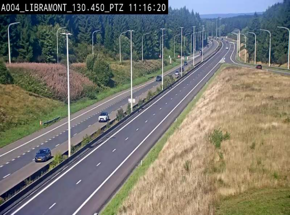 Webcam E411 à hauteur de la sortie 25 de Libramont menant vers Bouillon, Sedan et Reims via la N89. Vue orientée vers Bruxelles