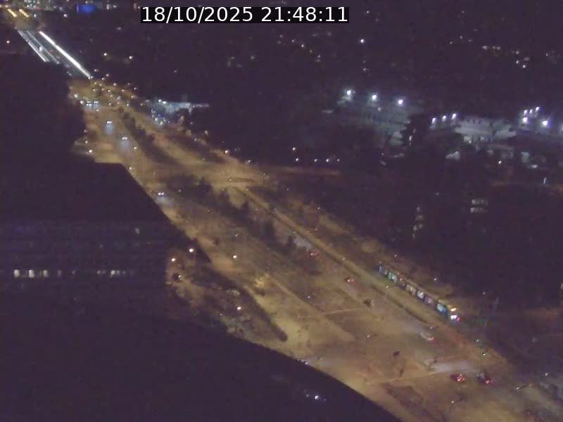Webcam sur l'avenue John Fitzgerald Kennedy (N51) avec vue sur le Pont rouge (Pont Grande Duchesse Charlotte), l'arrêt Pfaffenthal et l'entrée du quartier Kirchberg