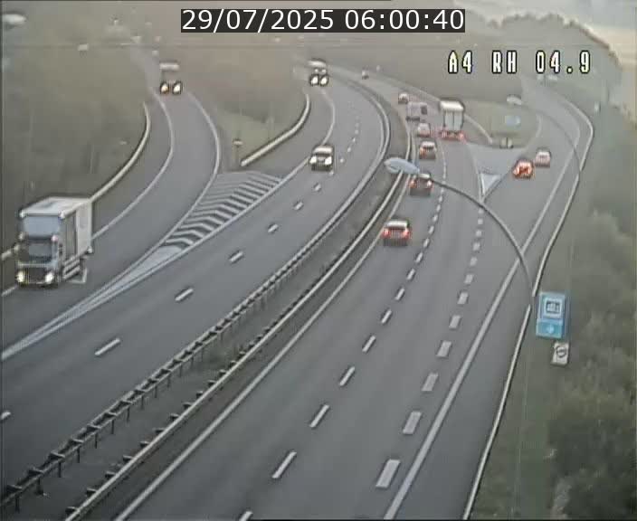 Traffic live webcam Luxembourg Leudelange - A4 - BK 4.9 - direction Luxembourg