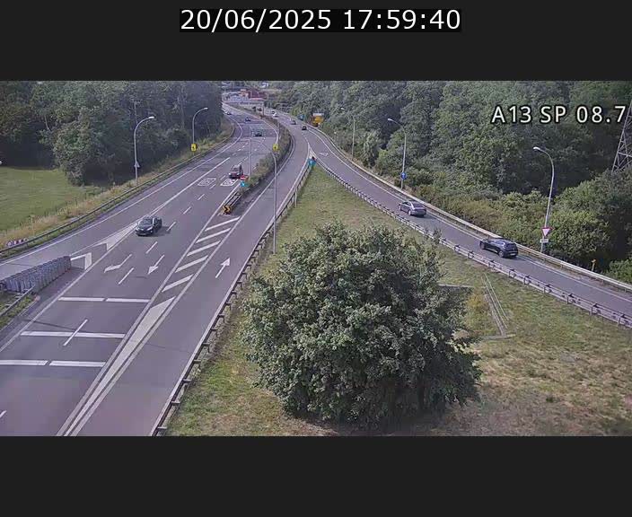 Traffic live webcam Luxembourg Jonction Lankelz - A13 direction Pétange - BK 8.7 