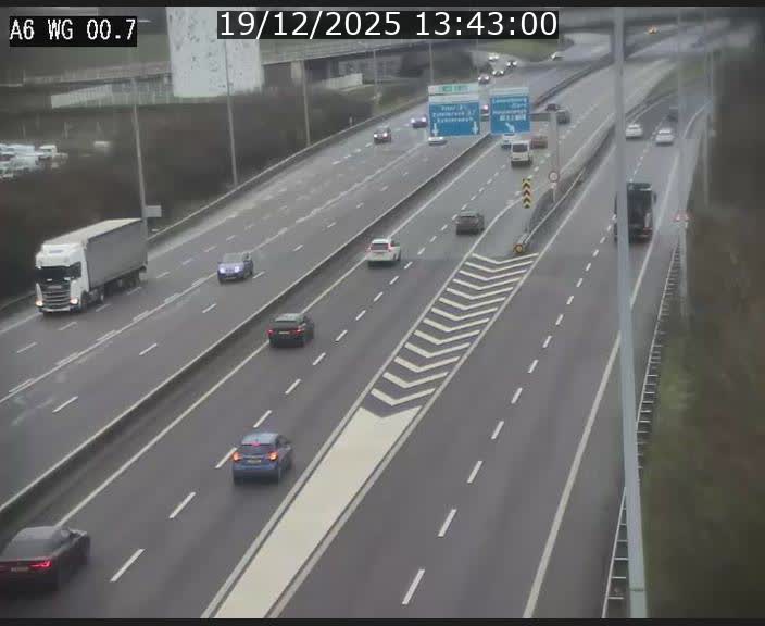Traffic live webcam Luxembourg Croix de Cessange - A6 - BK 0.7 - direction A3 France