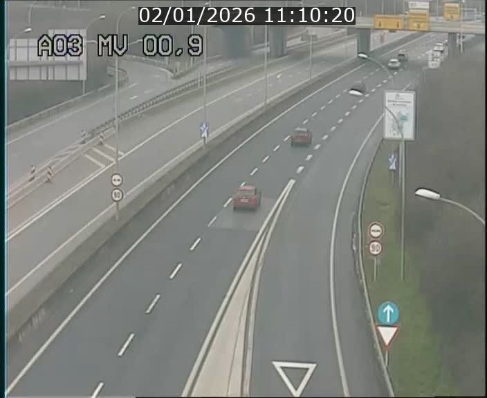 Traffic live webcam Luxembourg Croix de Gasperich - A3 - BK 0.4 - direction Luxembourg