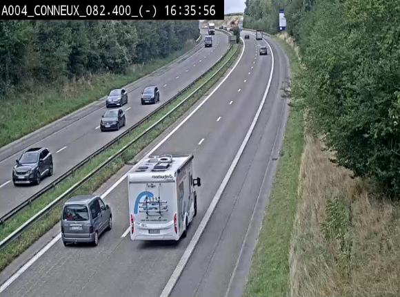 Webcam sur l'E411 avant les sorties 20 menant à Ciney, Dinant et Achêne. Vue orientée vers Namur