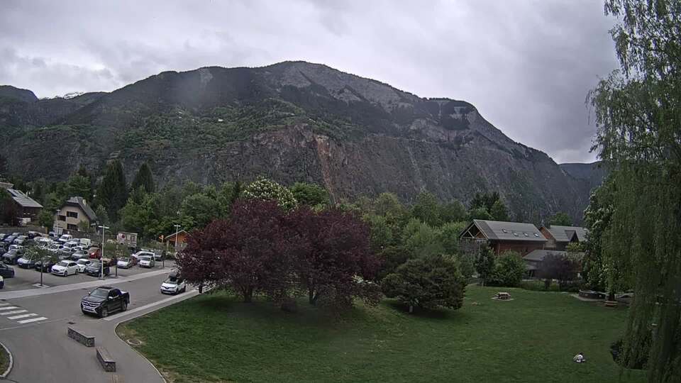 Webcam au niveau de la mairie du village du Bourg d'Oisans, aux pieds de l'Alpe d'Huez et aux portes du parc des Écrins