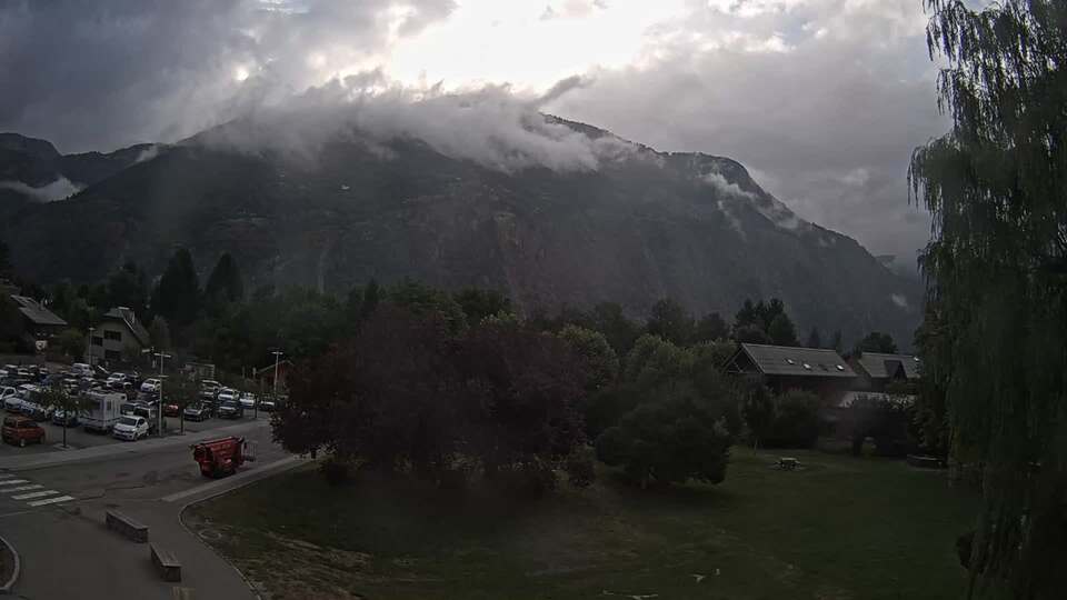 Webcam au niveau de la mairie du village du Bourg d'Oisans, aux pieds de l'Alpe d'Huez et aux portes du parc des Écrins