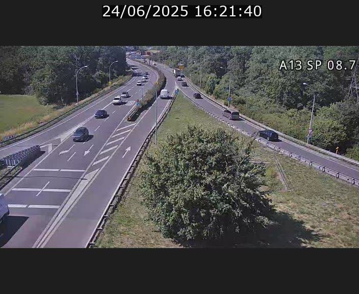Traffic live webcam Luxembourg Jonction Lankelz - A13 direction Pétange - BK 8.7 