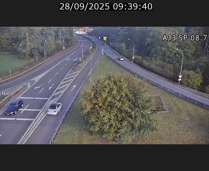 Traffic live webcam Luxembourg Jonction Lankelz - A13 direction Pétange - BK 8.7 
