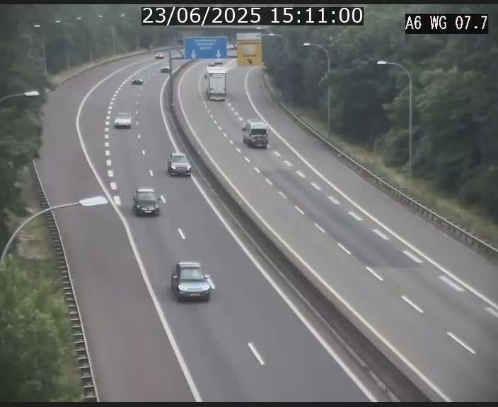 Traffic live webcam Luxembourg - Bridel - A6 - BK 7.7 - direction Belgique