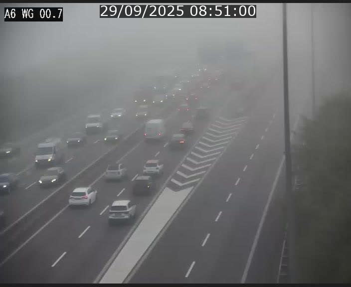 Traffic live webcam Luxembourg Croix de Cessange - A6 - BK 0.7 - direction A3 France