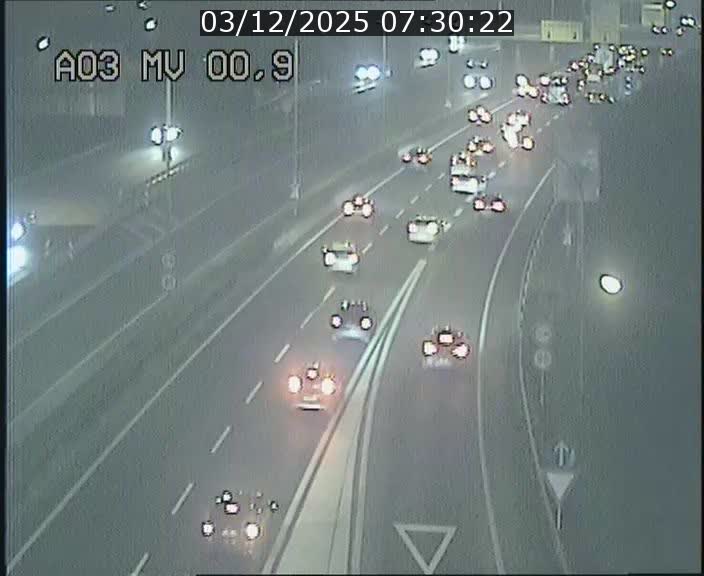 Traffic live webcam Luxembourg Croix de Gasperich - A3 - BK 0.4 - direction Luxembourg