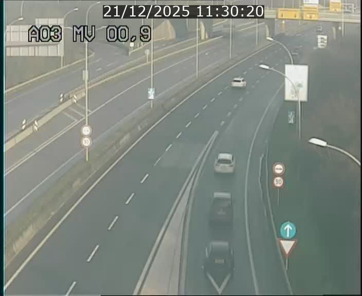 Traffic live webcam Luxembourg Croix de Gasperich - A3 - BK 0.4 - direction Luxembourg