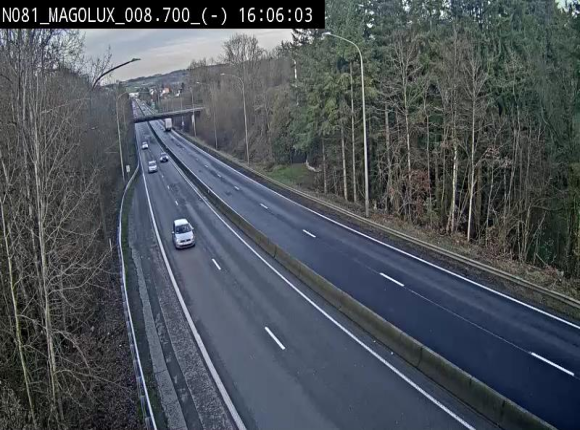 Webcam sur la N81 (E411) à hauteur de la jonction avec la N883. Vue orientée vers Arlon