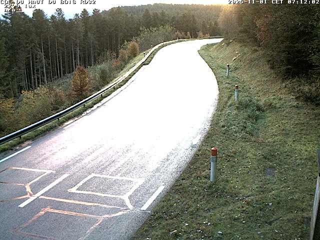 Webcam à 406 mètres d'altitude au niveau du col du haut du bois sur la RD32