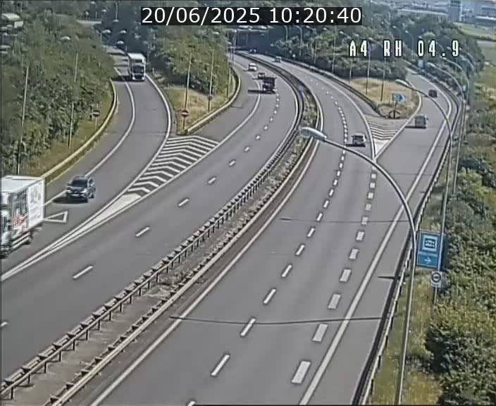 Traffic live webcam Luxembourg Leudelange - A4 - BK 4.9 - direction Luxembourg