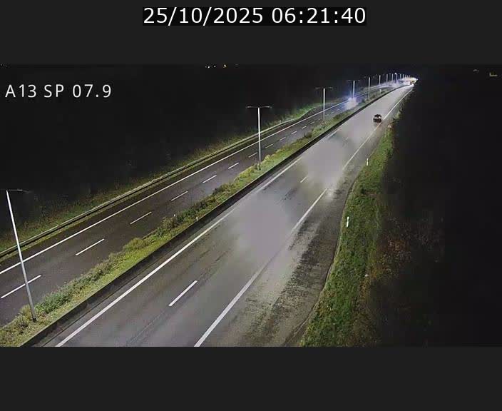 Traffic live webcam Luxembourg Jonction Lankelz - A13 direction Pétange - BK 7.9