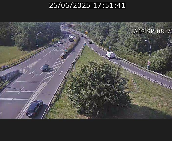 Traffic live webcam Luxembourg Jonction Lankelz - A13 direction Pétange - BK 8.7 