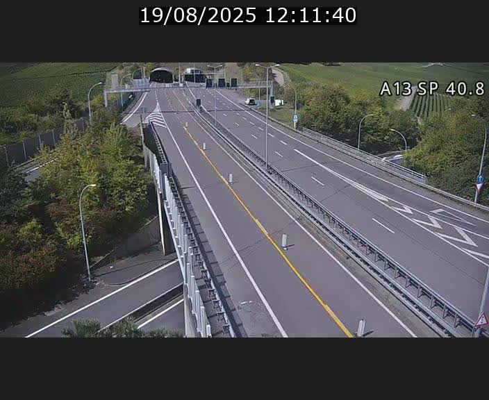 Webcam avec vue sur l'entrée côté allemand du tunnel Markusbierg à Schengen. Vue orientée vers le tunnel et Bettembourg