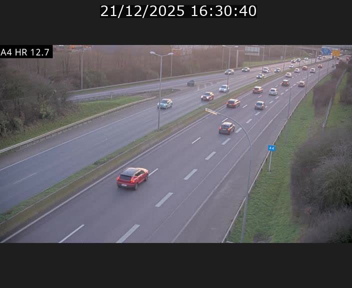 Traffic live webcam Luxembourg Esch sur Alzette - A4 - BK 12.7 - direction Esch-Belval