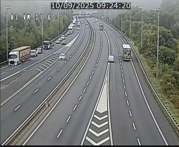 Traffic live webcam Luxembourg - Croix de Gasperich - A3 - BK 1.6 - direction France/Aire de Berchem