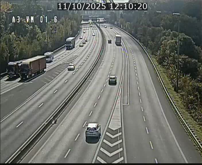 Traffic live webcam Luxembourg - Croix de Gasperich - A3 - BK 1.6 - direction France/Aire de Berchem